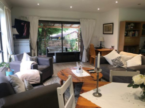 Waybury Cottage - a cozy home from home !, Johannesburg